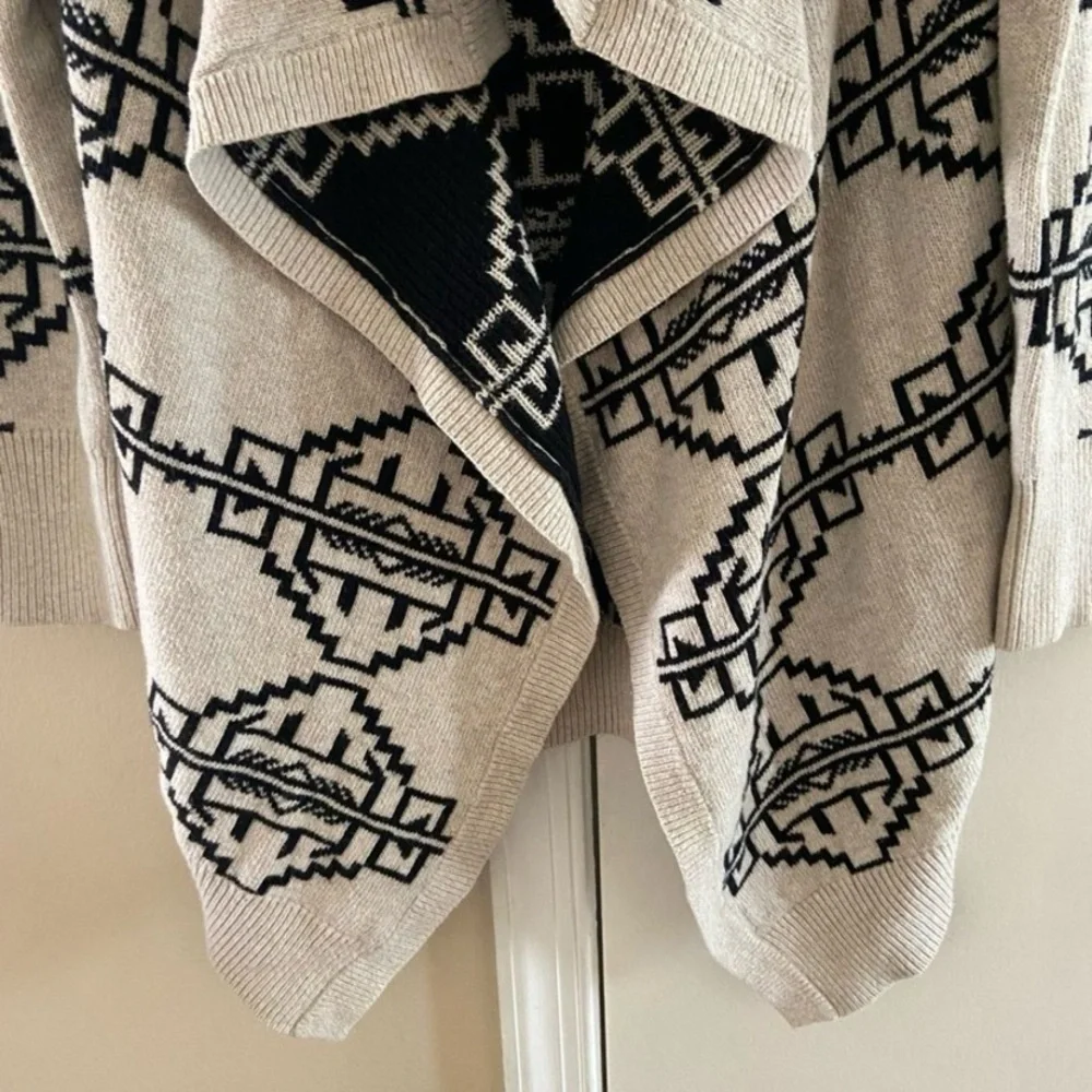 Staring at Stars Cream and Black Geometric Cardigan Medium - Picture 5 of 7